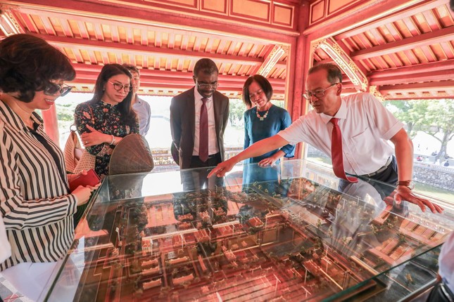 Giám đốc Trung tâm Di sản Thế giới UNESCO thăm Quần thể di tích Cố đô Huế ảnh 4