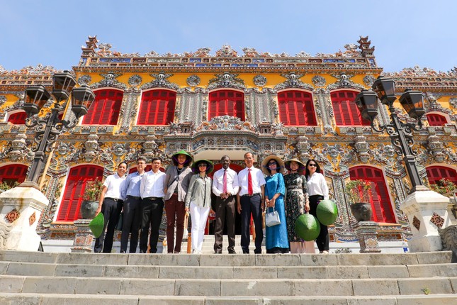 Giám đốc Trung tâm Di sản Thế giới UNESCO thăm Quần thể di tích Cố đô Huế ảnh 5