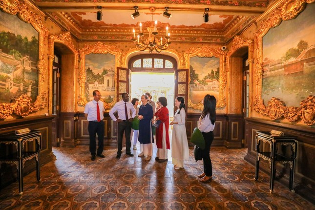 Giám đốc Trung tâm Di sản Thế giới UNESCO thăm Quần thể di tích Cố đô Huế ảnh 6