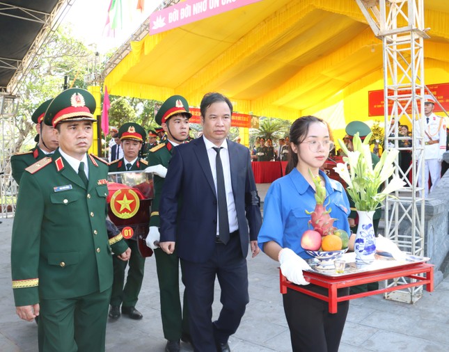 TP Huế tổ chức lễ an táng 10 hài cốt liệt sĩ hy sinh tại Lào ảnh 4