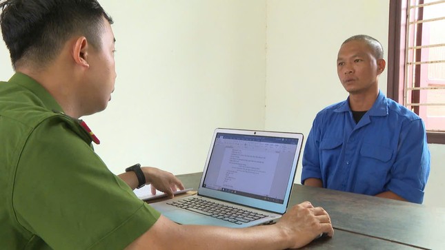 Tạm giữ hình sự đối tượng phá hoại ngai vàng triều Nguyễn ảnh 4