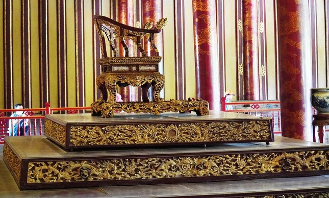 Thông tin chính thức vụ ngai vàng triều Nguyễn bị phá hỏng ảnh 3