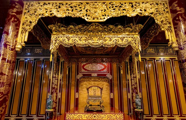 Huế cẩn trọng phục hồi ngai vua triều Nguyễn bị bẽ gãy ảnh 4