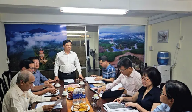 Huế cẩn trọng phục hồi ngai vua triều Nguyễn bị bẽ gãy ảnh 1