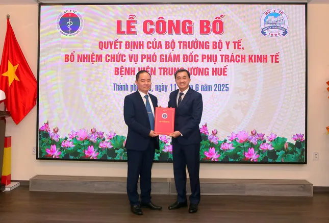 Bệnh viện Trung ương Huế có tân Phó Giám đốc ảnh 1
