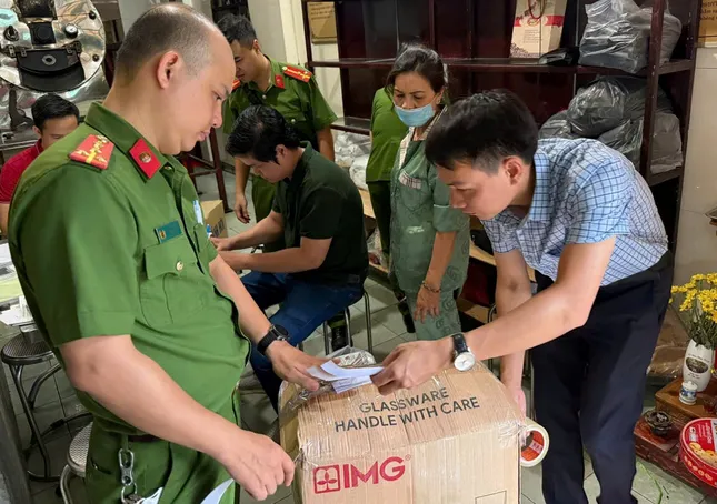 Khởi tố đối tượng làm cà phê giả tại Huế ảnh 3