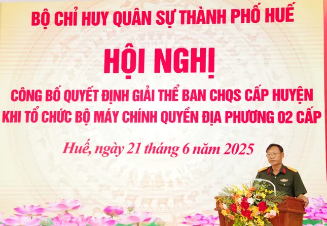 Công bố quyết định giải thể ban chỉ huy quân sự cấp huyện tại Huế ảnh 2