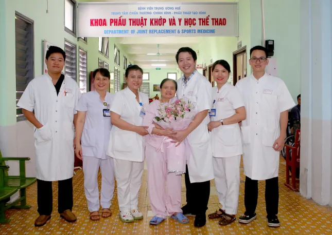 Phẫu thuật ‘giữ chân’ cho bệnh nhân bị tiêu xương bằng kỹ thuật chưa từng có ở Huế ảnh 2