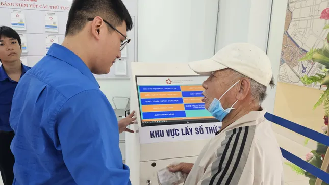 Bất ngờ kết quả giải quyết thủ tục nhanh ngày đầu chính quyền địa phương hai cấp tại Huế ảnh 3