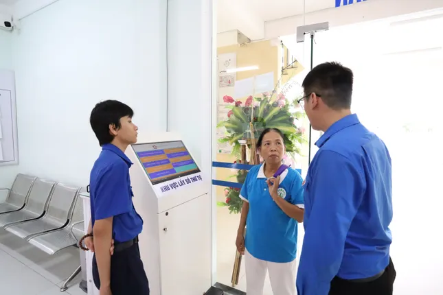 Bất ngờ kết quả giải quyết thủ tục nhanh ngày đầu chính quyền địa phương hai cấp tại Huế ảnh 2