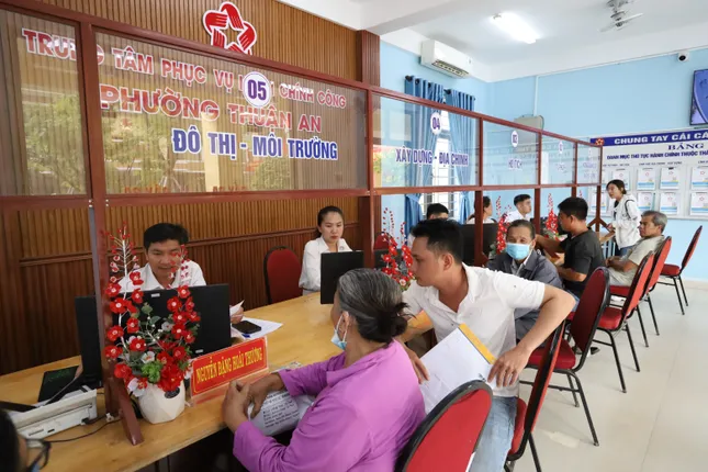 Bất ngờ kết quả giải quyết thủ tục nhanh ngày đầu chính quyền địa phương hai cấp tại Huế ảnh 4
