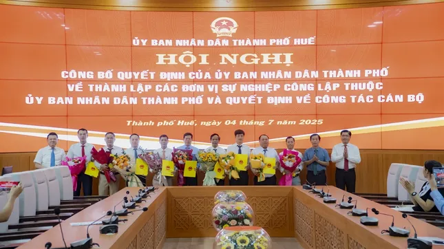 Huế bổ nhiệm 10 cán bộ chủ chốt, thành lập các BQL Dự án đầu tư xây dựng ảnh 1
