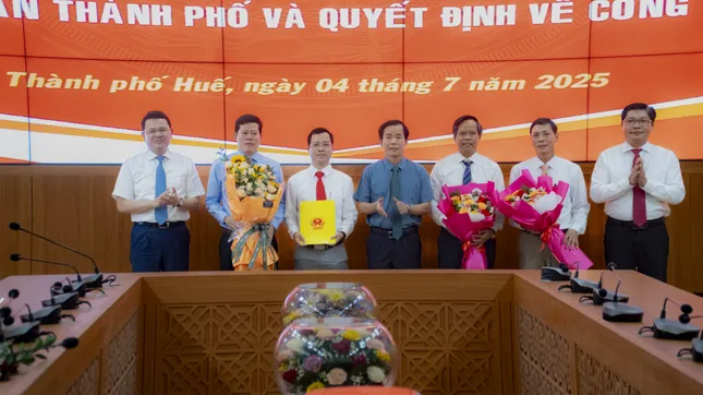 Huế bổ nhiệm 10 cán bộ chủ chốt, thành lập các BQL Dự án đầu tư xây dựng ảnh 2