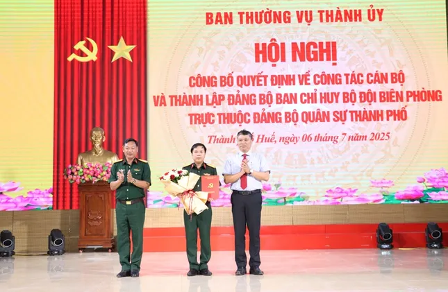 Công bố quyết định của Ban Thường vụ Thành ủy Huế về công tác cán bộ ảnh 1