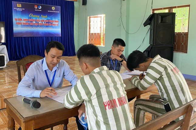 Định hướng việc làm cho phạm nhân ảnh 1