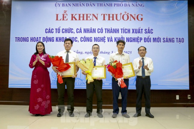 Đà Nẵng tôn vinh tổ chức, cá nhân tiêu biểu trong lĩnh vực khoa học, công nghệ và đổi mới sáng tạo ảnh 3
