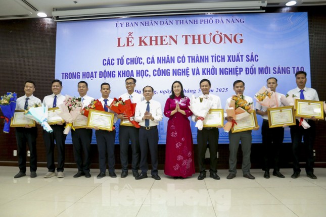 Đà Nẵng tôn vinh tổ chức, cá nhân tiêu biểu trong lĩnh vực khoa học, công nghệ và đổi mới sáng tạo ảnh 2