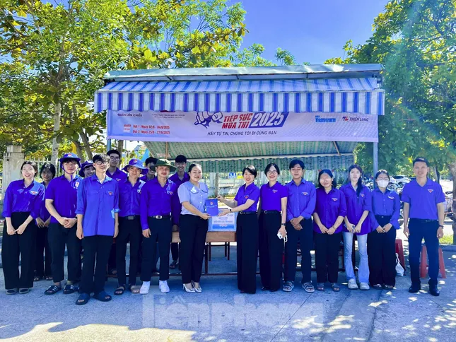 Hàng ngàn tình nguyện viên Đà Nẵng, Hà Tĩnh tiếp sức hỗ trợ thí sinh ảnh 2