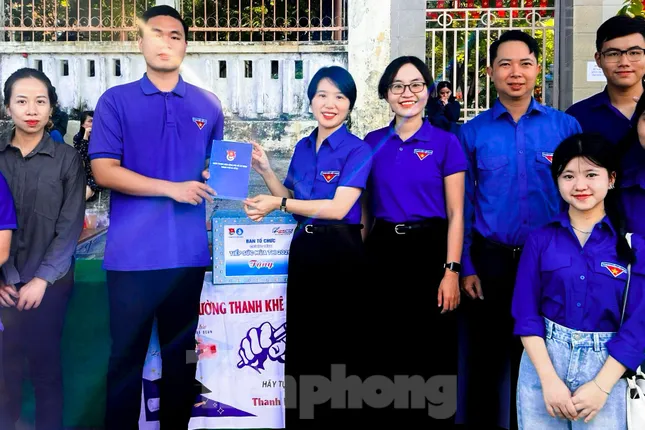 Hàng ngàn tình nguyện viên Đà Nẵng, Hà Tĩnh tiếp sức hỗ trợ thí sinh ảnh 3