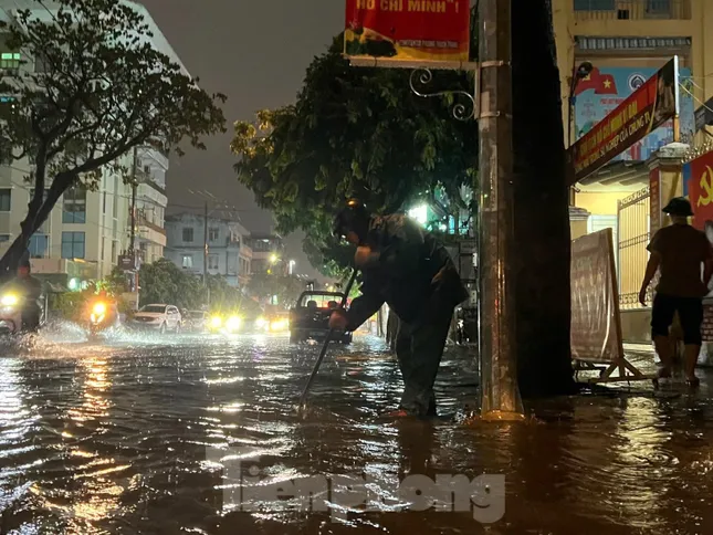 Nước sông ở Đà Nẵng dâng cao, tràn lên đường ảnh 5