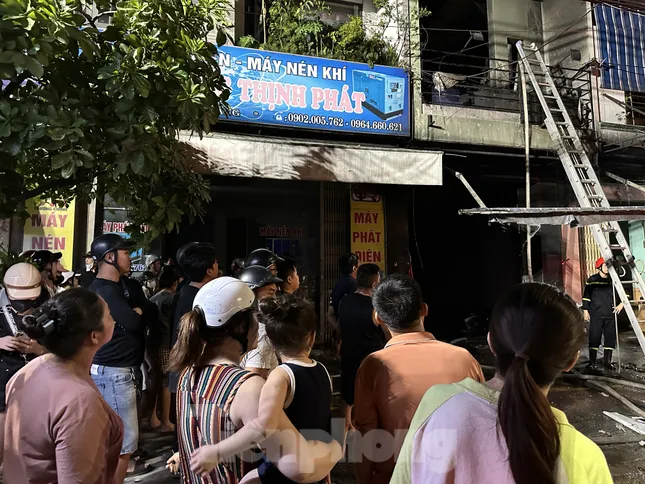 Cháy nhà trong đêm ở Đà Nẵng, thiêu rụi nhiều tài sản ảnh 4