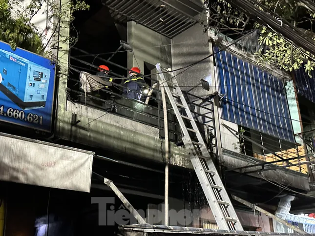 Cháy nhà trong đêm ở Đà Nẵng, thiêu rụi nhiều tài sản ảnh 5