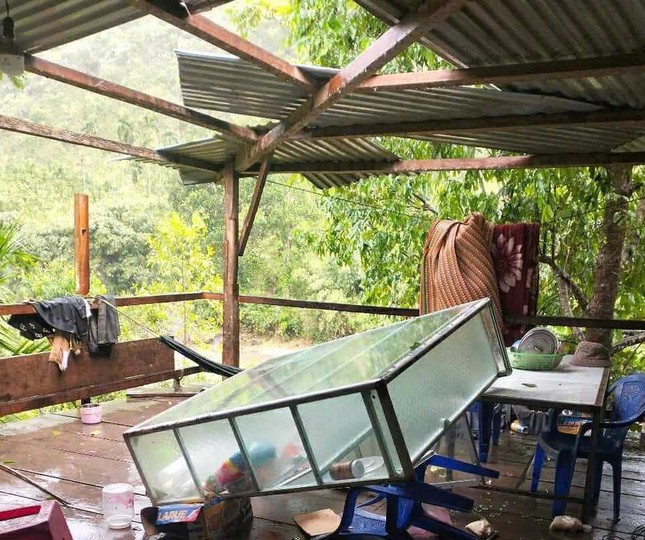 Xuất hiện mưa đá làm hư hỏng nhiều nhà dân ở miền núi Quảng Nam ảnh 1