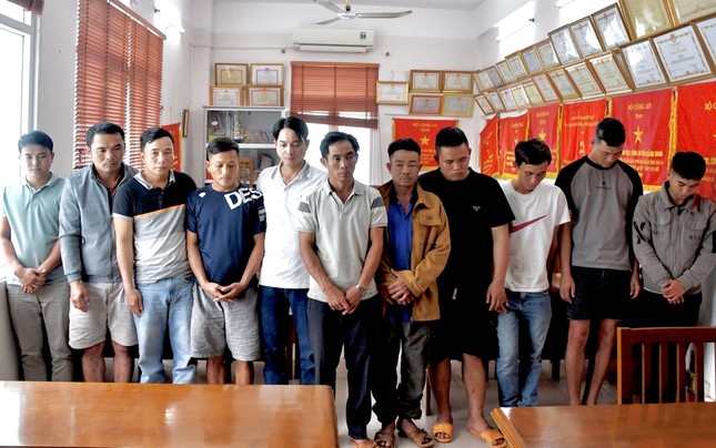 Bắt cóc nhóm cờ bạc bịp để đòi tiền chuộc ảnh 1