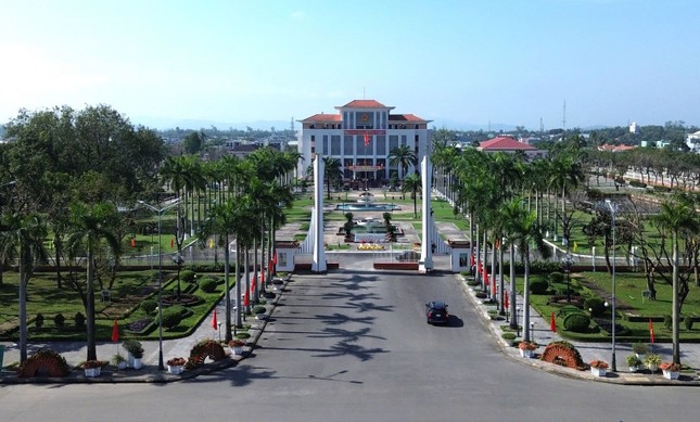Quảng Nam: Một phó trưởng phòng nghỉ hưu trước tuổi nhận 3,2 tỷ đồng hỗ trợ ảnh 1