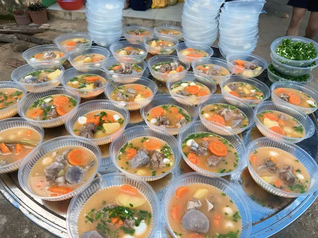 Ngược non ngàn tặng nụ cười cho các em nhỏ ảnh 12