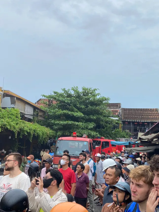 Cháy lớn ở cửa hàng lưu niệm trung tâm phố cổ Hội An ảnh 4