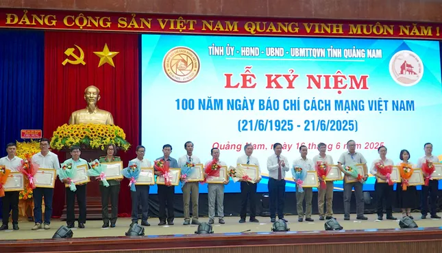 Văn phòng báo Tiền Phong tại miền Trung nhận bằng khen của UBND tỉnh Quảng Nam ảnh 2