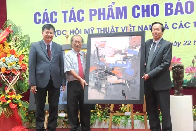 Huế tiếp nhận nhiều tác phẩm mỹ thuật có giá trị ảnh 1