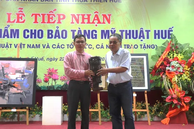 Huế tiếp nhận nhiều tác phẩm mỹ thuật có giá trị ảnh 3