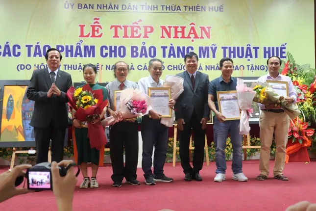 Huế tiếp nhận nhiều tác phẩm mỹ thuật có giá trị ảnh 6