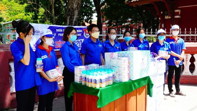 Gần 900.000 sỹ tử khẩu trang kín bưng làm thủ tục thi tốt nghiệp THPT ảnh 67