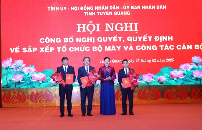 Phân công, điều động, bổ nhiệm nhân sự chủ chốt tại 3 tỉnh ảnh 6