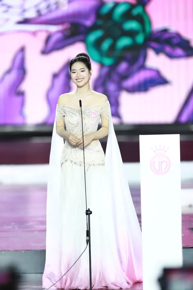 Top 5 Hoa hậu Việt Nam 2024 ghi điểm ứng xử, tân Hoa hậu "nhảy số" với câu hỏi về AI ảnh 4