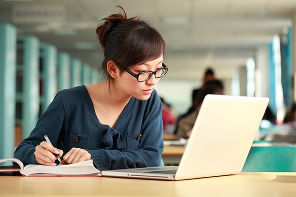 Trứng rán cần mỡ, bắp cần bơ - muốn học mau giỏi, phải đọc sách giấy cơ! ảnh 2