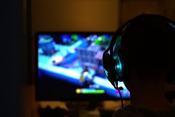 Một thanh niên chết vì cục máu đông sau khi ngồi yên chơi game online quá nhiều ảnh 1
