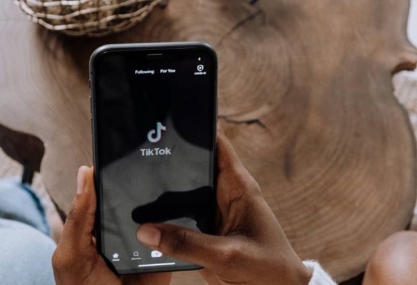 Nhờ xem TikTok, cô gái phát hiện ra bí mật gây sốc, được gia đình giấu kín suốt 24 năm qua ảnh 2