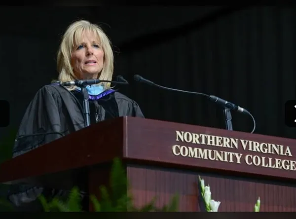 Bà Jill Biden vẫn làm cô giáo nếu có là Đệ nhất Phu nhân, nhưng tại sao việc đó không dễ? ảnh 2