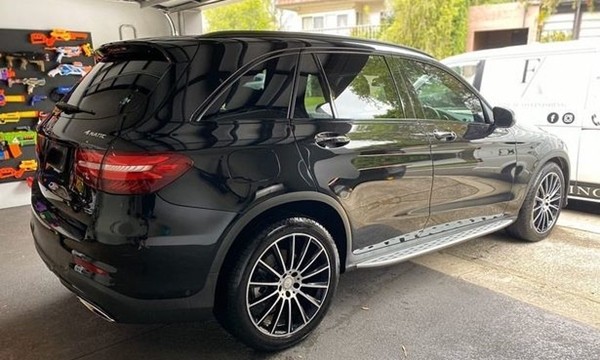 Mua xe Mercedes tiền tỷ cho con gái 9 tuổi, người mẹ khiến cư dân mạng tranh cãi không dứt ảnh 1