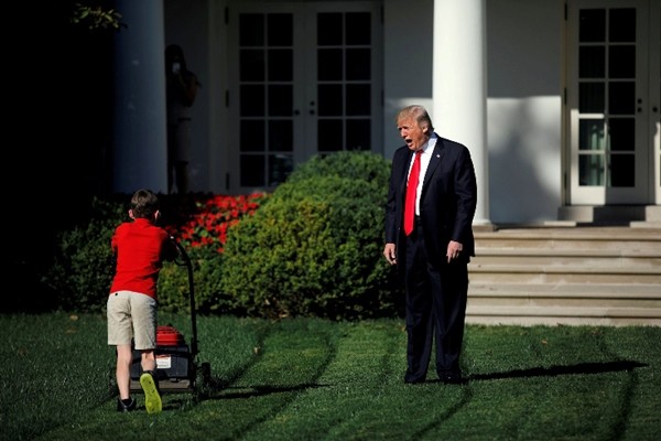 4 năm chụp ảnh Tổng thống Trump: Đằng sau những bức ảnh ấn tượng nhất của Tổng thống Mỹ thứ 45 ảnh 8