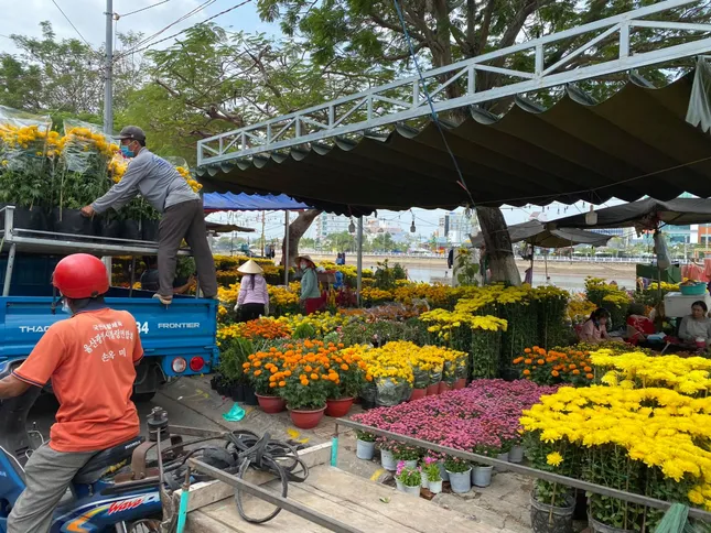 Tạm gác những âu lo, khắp nơi trên cả nước đều tràn ngập niềm vui “chở Tết về nhà“ ảnh 5