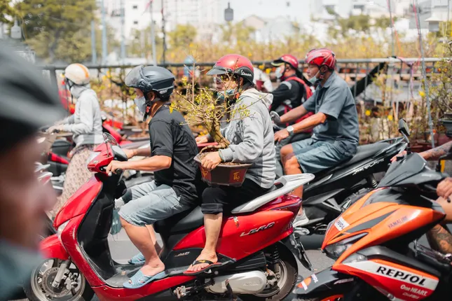 Tạm gác những âu lo, khắp nơi trên cả nước đều tràn ngập niềm vui “chở Tết về nhà“ ảnh 1