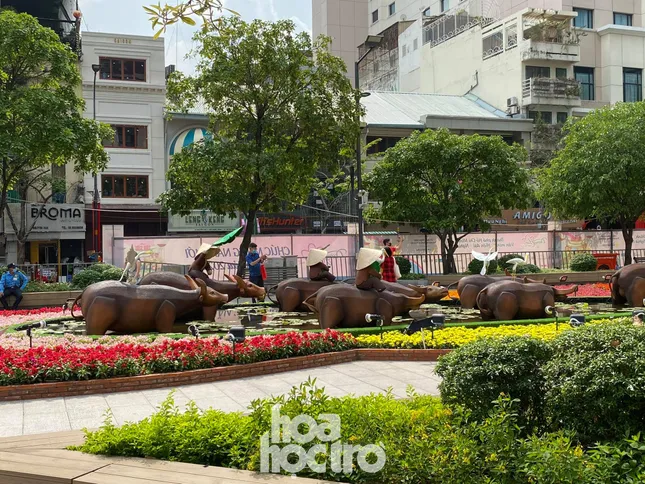 Đường hoa Nguyễn Huệ đẹp rực rỡ đón Tết Tân Sửu, đảm bảo quy tắc an toàn với du khách đến thăm ảnh 2
