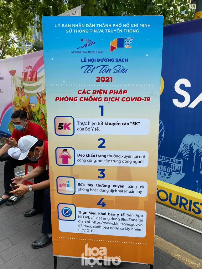 Đường hoa Nguyễn Huệ đẹp rực rỡ đón Tết Tân Sửu, đảm bảo quy tắc an toàn với du khách đến thăm ảnh 1