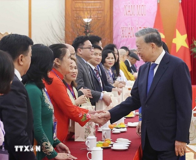 Tổng Bí thư Tô Lâm gặp gỡ kiều bào tiêu biểu dự chương trình ‘Xuân quê hương’ ảnh 6