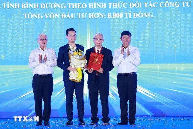 Thủ tướng dự lễ khởi công cao tốc TPHCM-Thủ Dầu Một-Chơn Thành đoạn qua Bình Dương ảnh 7